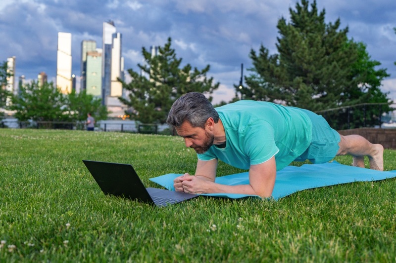 Man using exercise app